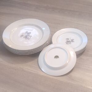 Elegant White Floral Dinnerware Set